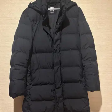 유니클로 심리스 다운 코트 블랙