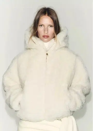 ZARA 보아 원단 보온 후드 부착 아노락 화이트