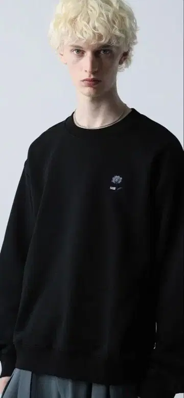 HARE 플라워 로고 맨투맨