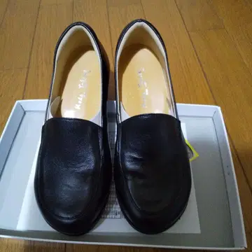 새상품. 토키미의 신발. 천연 가죽. 블랙 로퍼