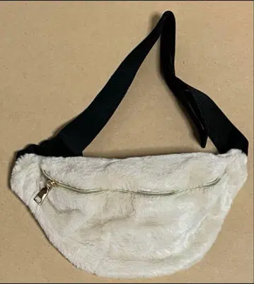 화이트 인조 모피 숄더백