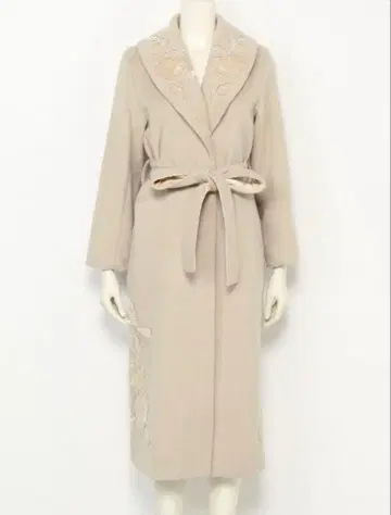 릴리 브라운 아플리케 자수 코트