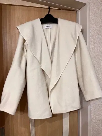 새상품급 FRAY I.D 코트 화이트