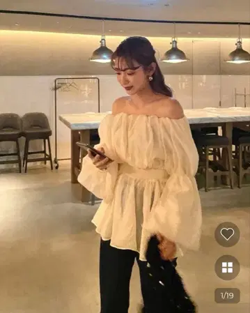 벌룬 오프숄더 블라우스