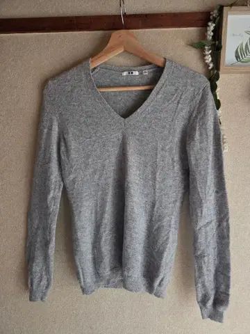 캐시미어 그레이 V넥 긴팔 니트