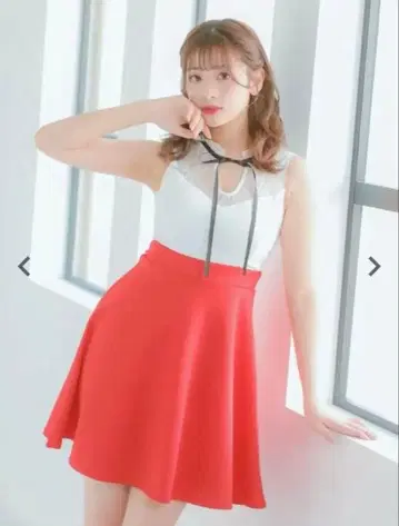 Tika 슬리브리스 리본 포함 드레스