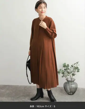 [ UR TECH SMOOTHLUXE ] 사이드 플리츠 절개 원피스