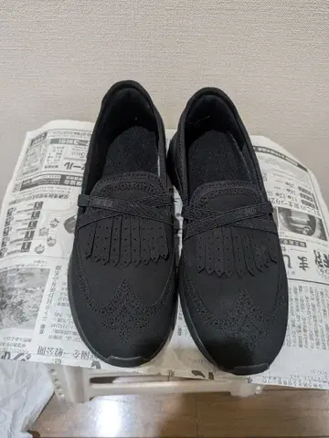 PUMA 블랙 프린지 스니커즈