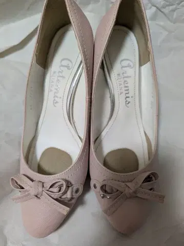 Artemis 핑크 리본 포함 하이힐