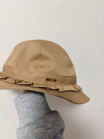 카오리노모리 베이지 프릴 버킷햇