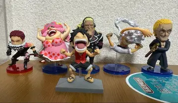 원피스 월드 컬렉션 6체 묶음 판매 루피 카타쿠리 레이리 빅맘