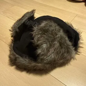 플라이트 캡 블랙과 브라운 퍼