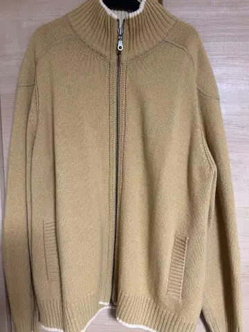 베이지 하이넥 지퍼 스웨터