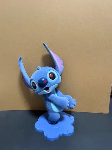 52TOYS 스티치 피규어