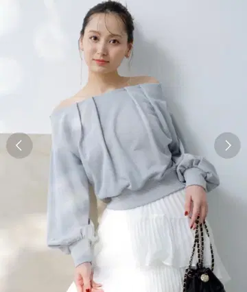 SNIDEL 오프숄더 턱 맨투맨 그레이