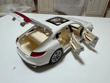 포르쉐 파나메라 미니카 1/24 화이트 H167