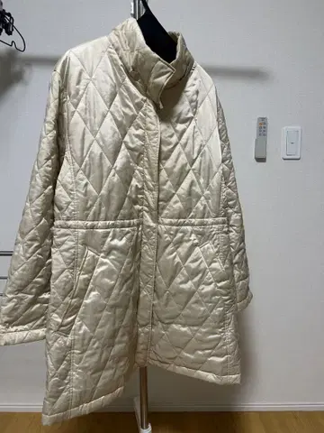 베이지 퀼팅 롱 코트