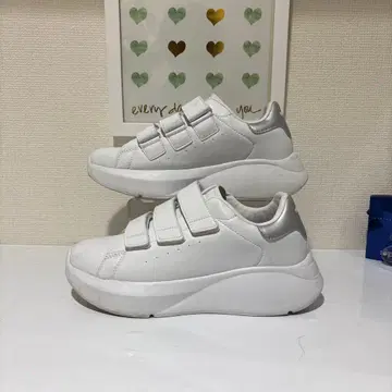 TELIC 테릭 벨크로 스니커즈 통굽 화이트 실버 리커버리