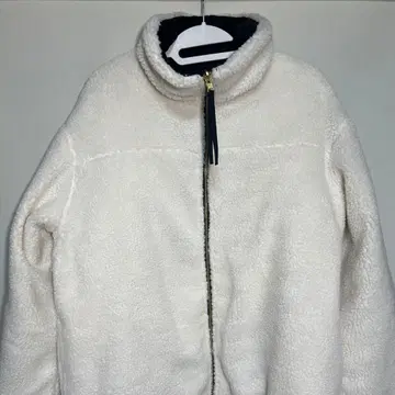 UNF/LO //M 사이즈// 화이트 플리스 리버서블 아우터