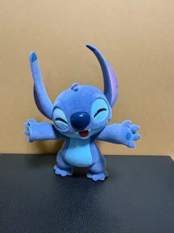 52TOYS 스티치 피규어
