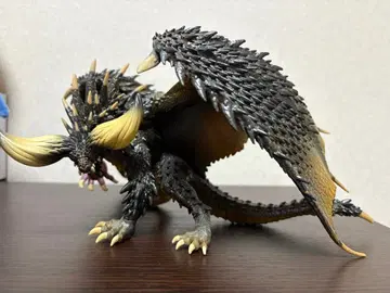 몬스터 헌터 넬기간테 이베르카나 리오레우스 피규어