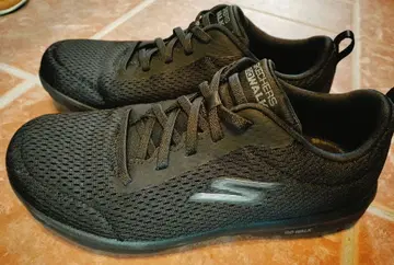 Skechers Go Walk 블랙 스니커즈