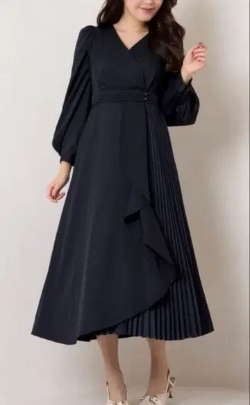 [ 새상품 ] Herlipto Mayfair Ruffled Dress