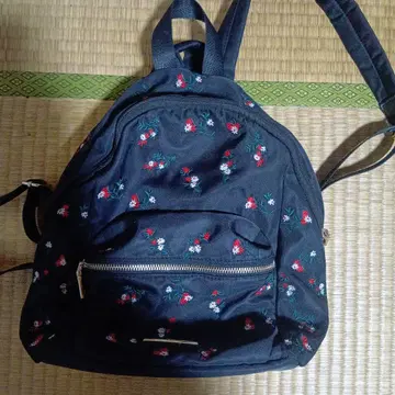 꽃무늬 자수 백팩 블랙