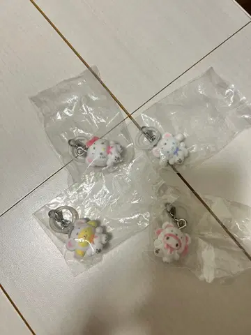 산리오 포근포근 스노우 메지루시 액세서리 4종 세트