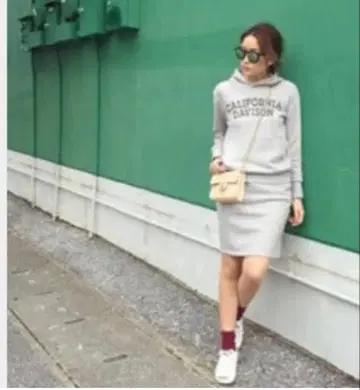 TODAYFUL 캘리포니아 다이비전 후드티