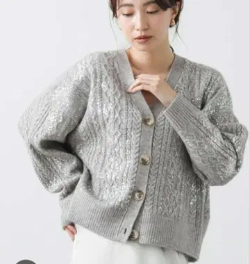 그레디 브릴리언트 프린트 케이블 V넥 가디건