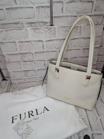 컨디션 최상 FURLA 훌라 토트백 가죽 화이트 수납 가방 포함