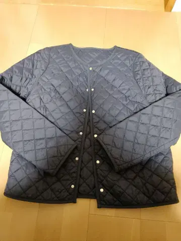 네이비 퀼팅 자켓 버튼 포함