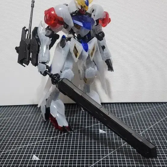 풀메카닉스 1/100 건담 발바토스 루프스 클리어 가조립