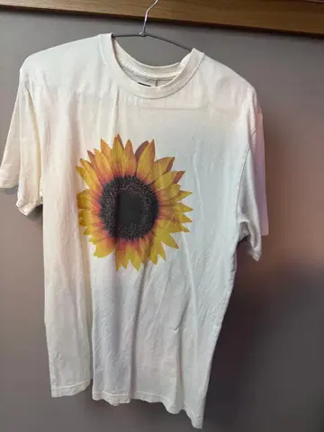 해바라기 프린트 화이트 T셔츠