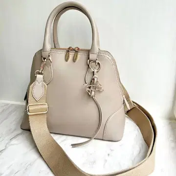 dazzlin 스퀘어 로고 엠블럼 참 보스턴 2way 핸드백