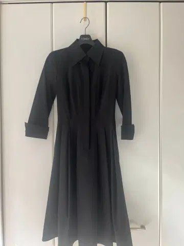 FOXEY NEW YORK 블랙 긴팔 플레어 셔츠 드레스