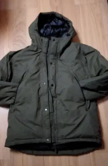 워크맨 올리브 그린 다운 자켓, 후드 부착, 백 포켓 부착