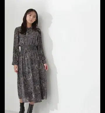 라인 플라워 플리츠 슬리브 원피스