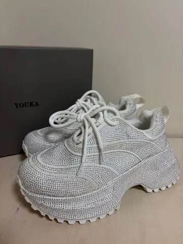 새상품 루손 스팽글 통굽 닷 레이스업 스니커즈 25cm 화이트