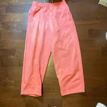 핑크 와이드 팬츠 백 포켓 부착