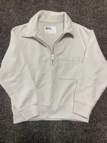 MHL. 하프 지퍼 맨투맨 베이지