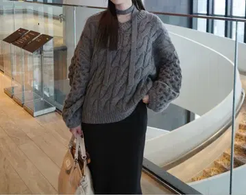 Acka. neck details cable knit