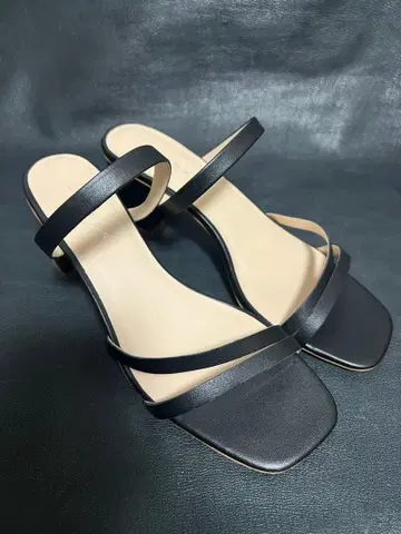 LEINER 트리플 스트랩 샌들 블랙 사이즈 37(23.5cm)