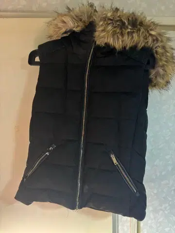 ZARA 후드 부착 충전솜 베스트