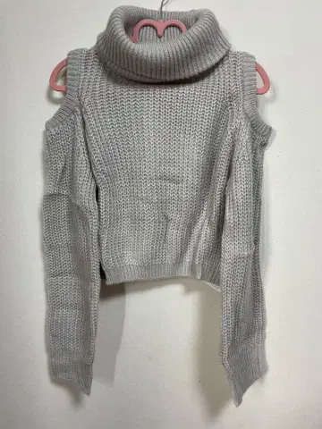 [새상품] evelyn 에블린 숄더 오픈 니트