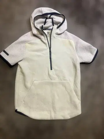 UNDER ARMOUR 후드 부착 반팔 자켓 M 스윙이 편함