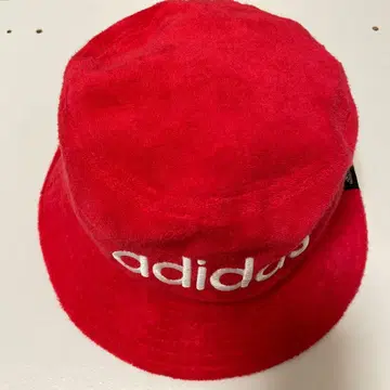 adidas 레드 버킷 햇