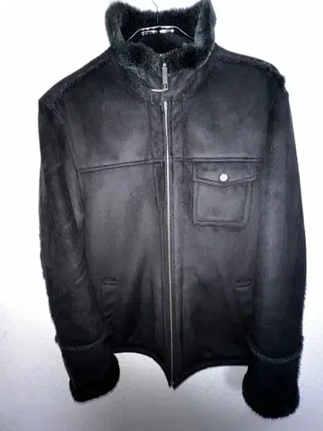 퍼 달린 블랙 자켓