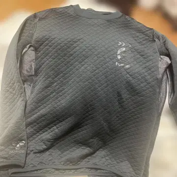 hummel AddElm 블랙 맨투맨